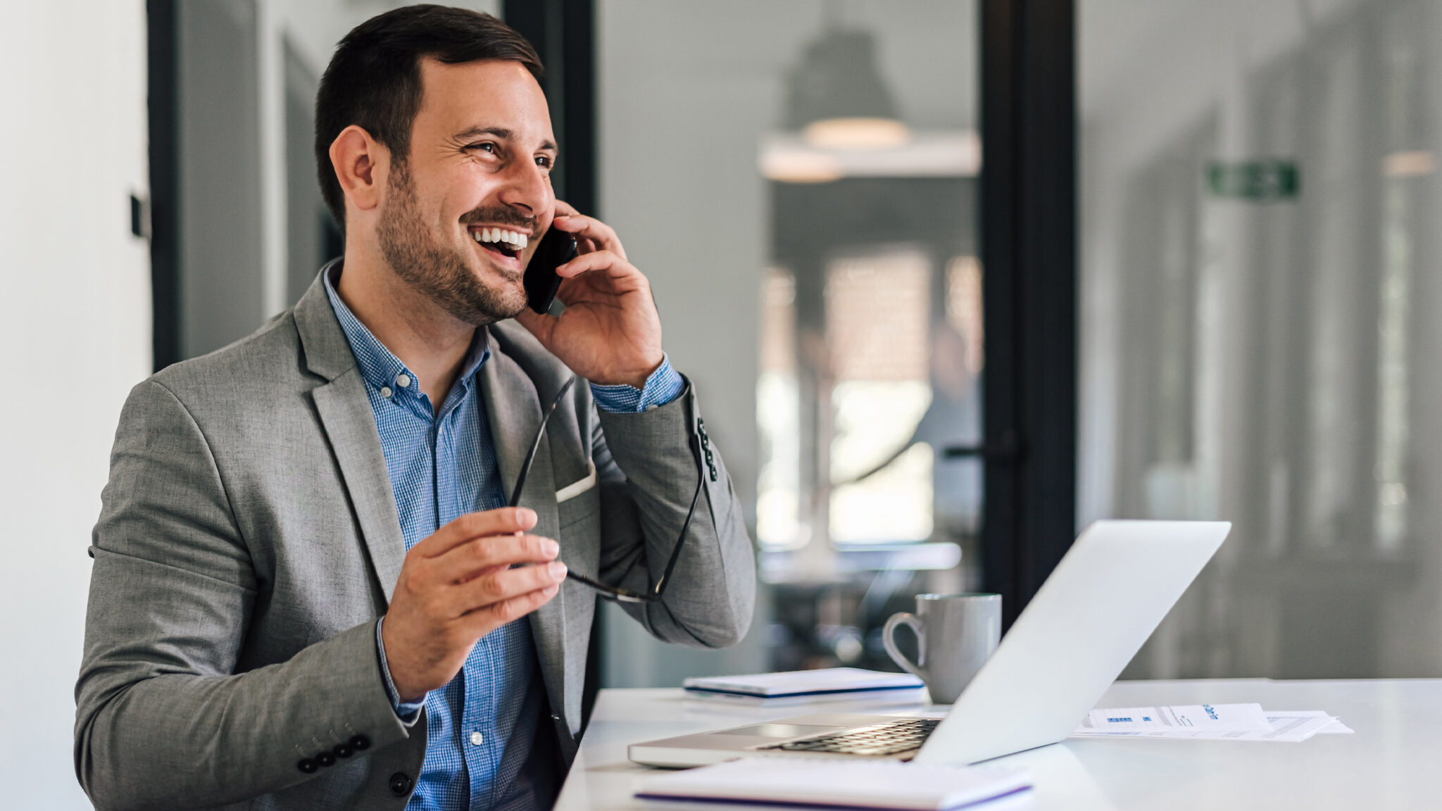 Saiba como atender o telefone em inglês! Aliança América